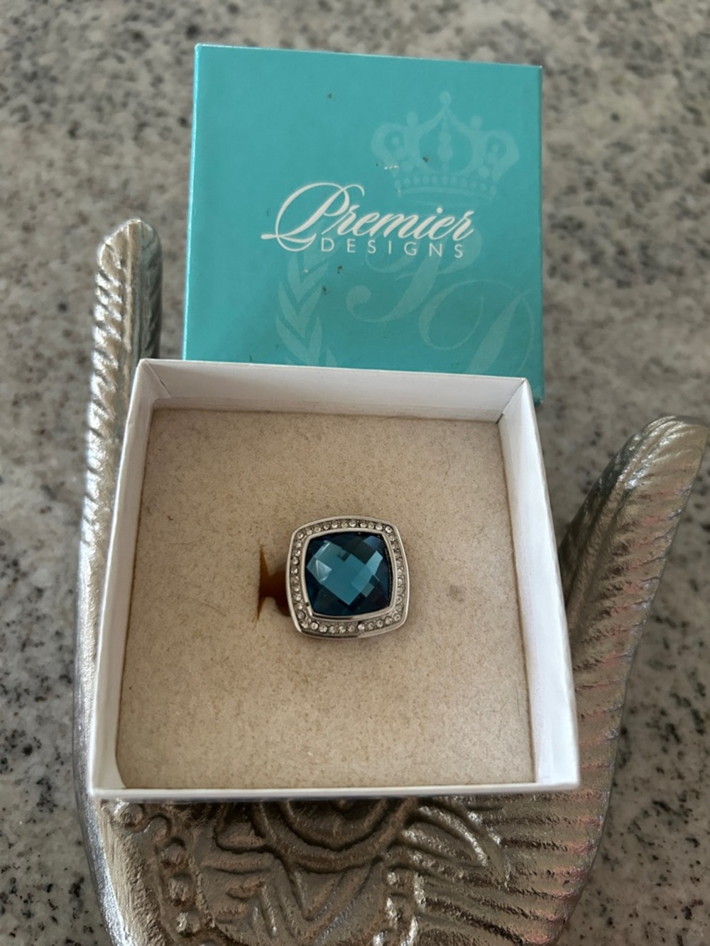 Premier jewelry Silver cocktail Ring with Deep Teal Cushion Stone. Size 5.